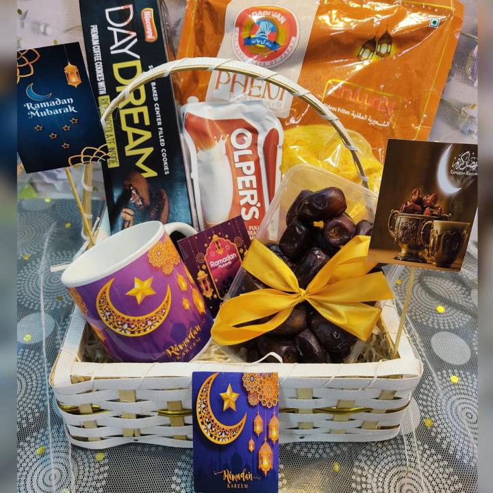 ramzan mubarak basket for gift , traditional gift basket for Ramadan , Ramadan Kareem gift baskets , decoration gift boxes ramdan kareem gifts snacks basket  , sehri basket ,  iftar basket