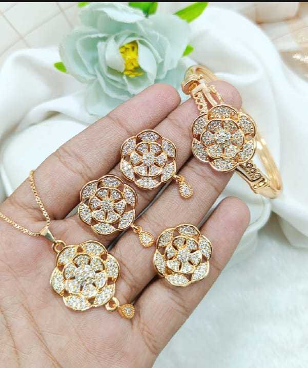 Set%20new%20good%20looking%20gold%20with%20duble%20chain%201245%20-%20Image%205