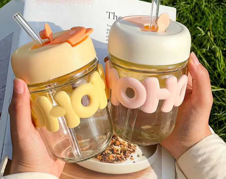 Portable%20350ml%20Clear%20Glass%20Cup%20with%20Straw%20%E2%80%93%20Cute%20INS%20Girls%20Heat-Resistant%20Travel%20Drinking%20Bottle%20-%20Image%204