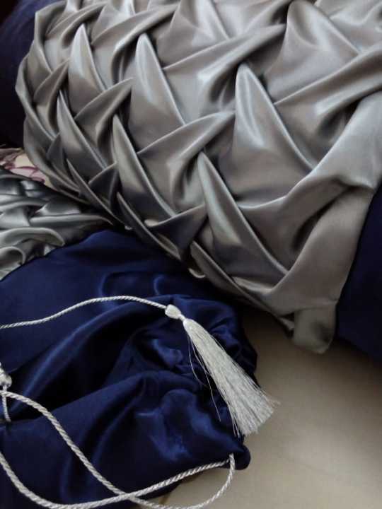 Pack%20of%202..Round%20Bolster%20Pillow%20Covers%20-%20Image%204