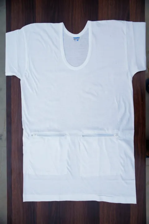 Pocket%20Vest/%20Jaib%20wali%20Banyan%20in%20Half%20Sleeves%20For%20Hajj,%20Umrah%20&%20Tourist%20Pack%20of%203%20Bazo%20-%20Image%202