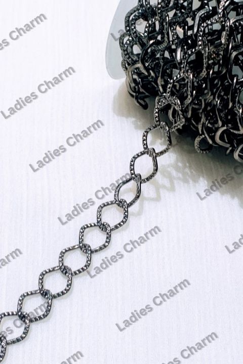 Stylish%20Metal%20Square%20-%2036%20Inches%20Elegant%20Link%20Chains%20for%20Crafting%20%E2%80%93%20Silver%20and%20Gun%20Black%20Elegant%20Chain%20Links%20for%20DIY%20Jewelry,%20Purse%20Clutches%20Cross%20Body%20Bags%20Chain,%20and%20Accessories%20-%20Image%207