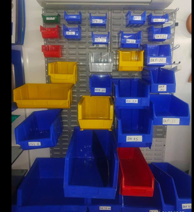 Plastic%20bin%20boxes%20Racks%20%7C%7C%20Racks%20Manufacturer%20-%20Image%202