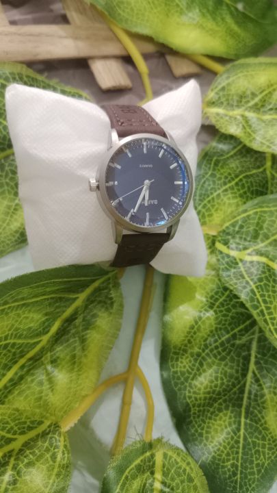 Watch%20for%20Coule%7CPair%20of%20Coule%20Watches%7CCouple's%20Analog%20Wristwatch%20Set%20with%20Leather%20Straps%20-%20Image%204