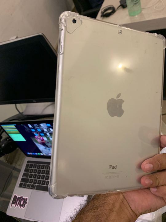 Silicone%20Case%20for%20iPad%205th%20Generation%20/%20iPad%206th%20Generation%20%7C%20Clear%20Soft%20Back%20Transparent%20Cover%20for%20iPad%20Air%20/%20iPad%20Air%202%20%E2%80%93%20Slim%20Shockproof%20TPU%20Protection%20-%20Image%204