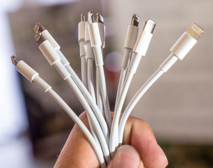 IPhone%20Data%20Cable%20USB%20to%20Lightning%20Cable%20-%20FAST%20Charging%20&%20Data%20Syncing%20Compatible%20-%20Image%202