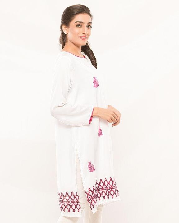 White%20Silk%20Pink%20Glitter%20Block%20Printed%20Kurti%20for%20Women%20-%20Image%204