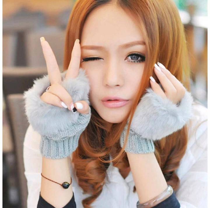 Fashion%20Girls%20Winter%20Faux%20Fur%20Knit%20Fingerless%20Gloves%20with%20Arm%20Warmer%20Option%20-%20Image%204