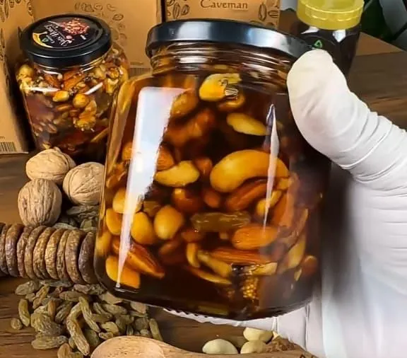 Nuts%20Honey%20100%25%20organic%20made%20with%20Akhrot%20badam%20honey%20dry%20apricot%20500g%20-%20Image%205