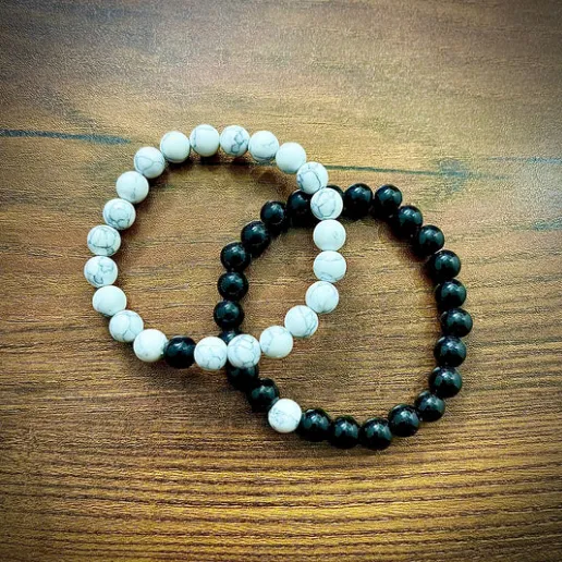 Pack%20of%201%20pair%20(2%20pcs)%20Black%20&%20White%20Agate%20Energy%20Stone%20Beads%20Distance%20Bracelet%20Set%20Couple%20Bracelet%20Special%20Set%20By%20TOS%20with%20a%20cute%20Box%20-%20Image%202