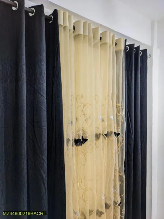 3%20Pcs%20Set%20Of%20Curtains%20-%20Image%203