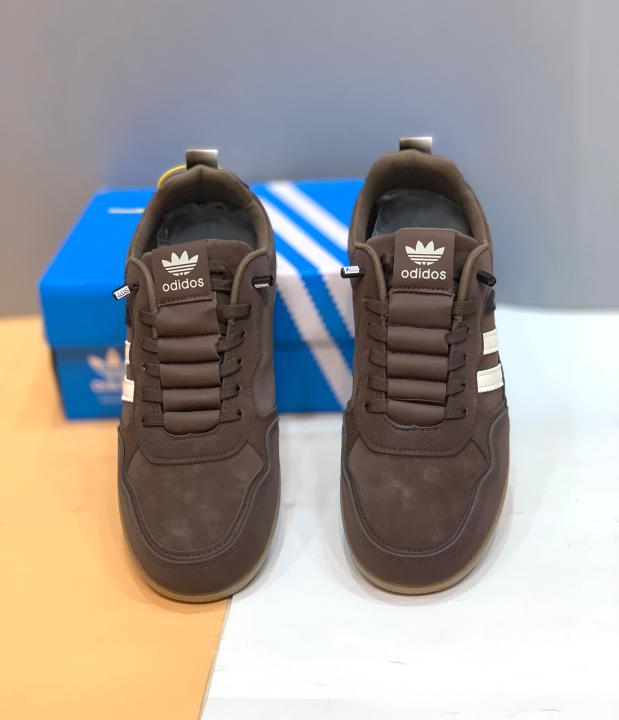 Men's%20Casual%20Sneakers%20with%20Cream%20Stripes,%20Lace-Up%20Fashion%20Shoes%20with%20Gum%20Sole%20for%20Everyday%20Wear%20-%20Image%203