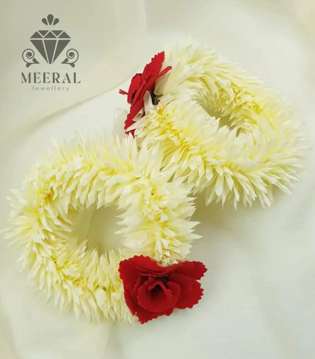 Stylish%20Artificial%20Flower%20Hand%20Gajry%20Bangle%20Pair%20for%20Girls%20and%20Woman%20-%20Mehndi%20Style%20-%20Image%202