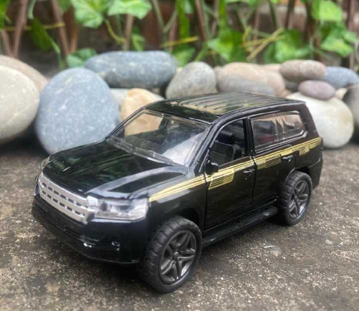 Prado%20Die%20Cast,%20Lexus%20570%20Detailed,%20Pull%20Back,%20No%20Easy%20to%20break,%20Hatch%20Back%20viechle%20-%20Image%205