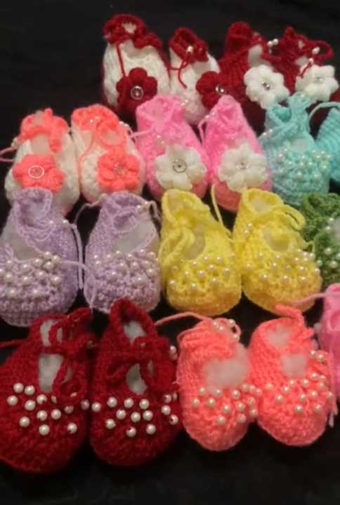 BABY%20BOOTIES%20/%20BABY%20SHOES%20/%20CUTE%20BABY%20WOOLEN%20CROCHET%20HANDMADE%20BABY%20GIRL%20SHEOS%20FOR%20WINTER%20/%20WINTER%20CROCHET%20ACCESSORIES%20-%20Image%204
