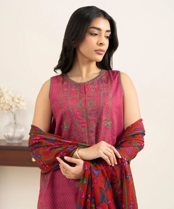 3%20Piece%20-%20Embroidered%20Lawn%20Suit%20-%20Image%204