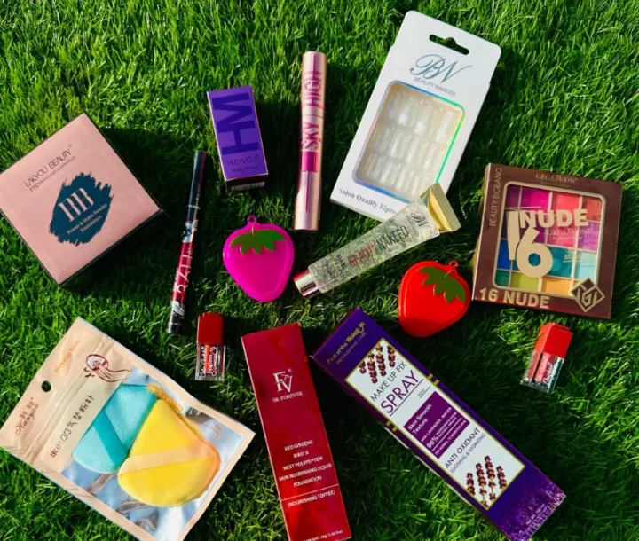 %F0%9F%9B%8D%EF%B8%8F%E2%9C%A8%20FV%20DEAL%20%E2%80%93%2014%20in%201%20Full%20Makeup%20Combo%20Set%20%7C%20Premium%20Beauty%20Essentials%20Kit%20%E2%9C%A8%20-%20Image%203