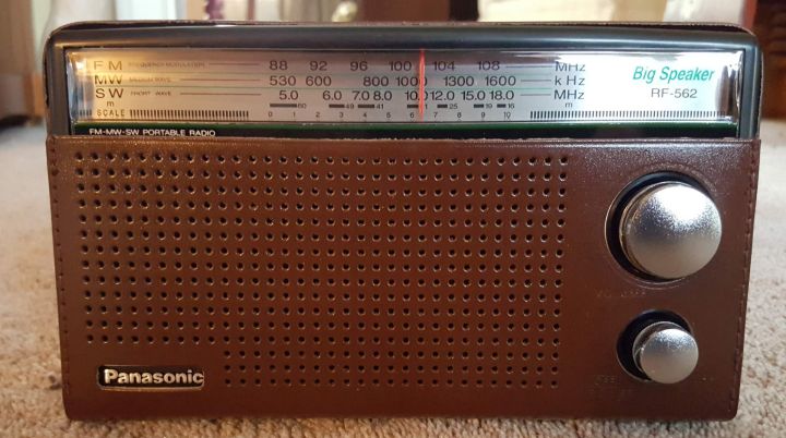 Panasonic RF-562D  AM-FM-SW Portable Radio 3 Band