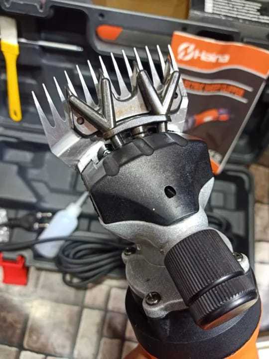 Pet%20Clippers%20Electric%20Sheep%20Clipper%20Sheep%20Shears%206%20Speed%20Settings%20Comfortable%20Holding%20Electric%20Sheep%20Trimmer%20for%20Horses%20Goats%20Long-hair%20Dogs%20-%20Image%203