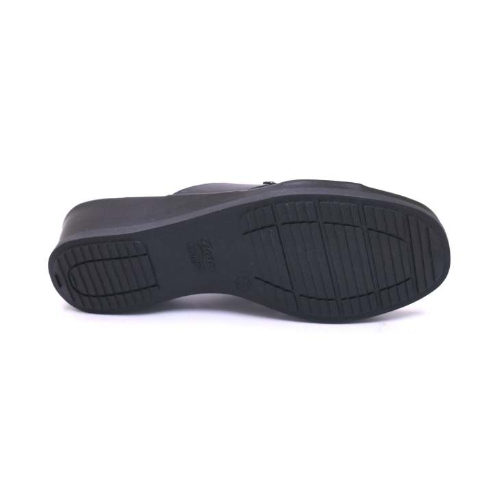 Comfit%20By%20Bata%20Black%20Chappals%20For%20Women%20-%20Image%203