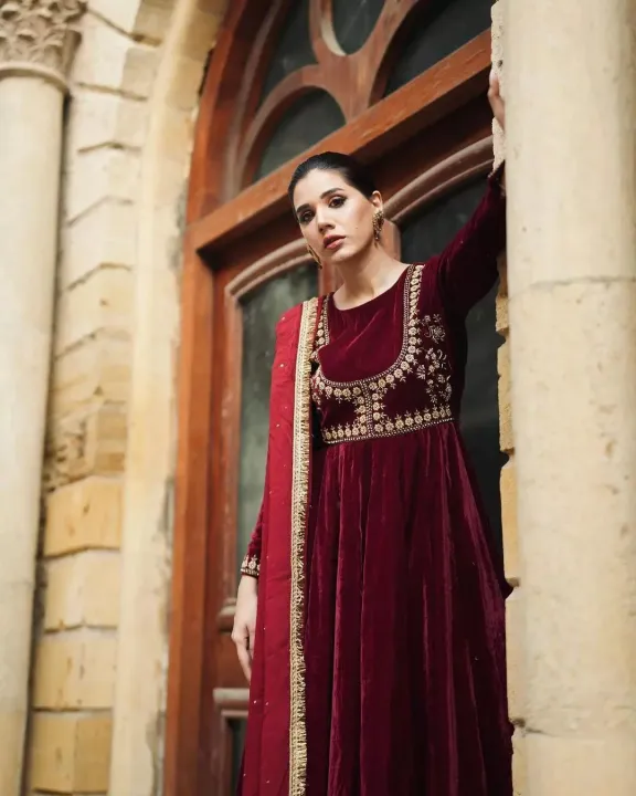 Stylish%20Long%20Embroidered%20Velvet%20Frock%20for%20Women,%20Party%20Wear%203%20Piece%20Suit,%20One%20Size,%20Free%20Size,%20Multi%20Color%20Options%20-%20Image%202