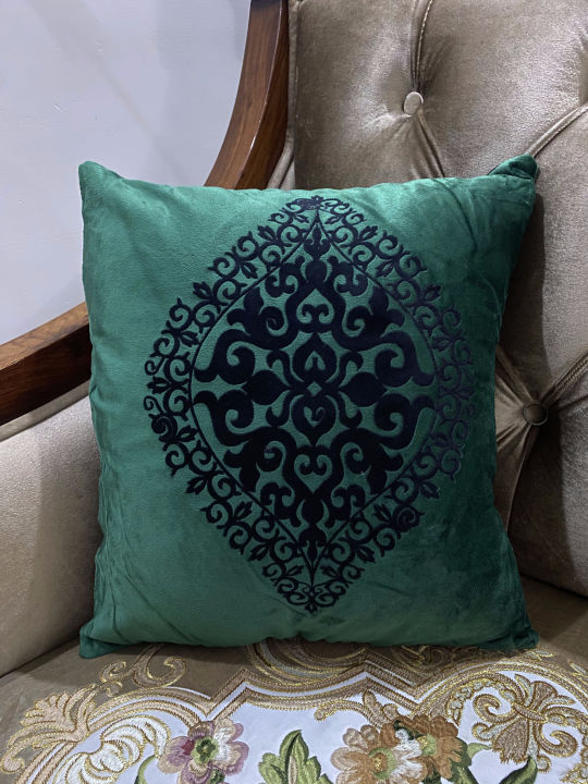 Multicolor%20Square%2016x16%20Luxury%20Velvet%20Cushion%20Cover%20Sets%20with%20Embroidery%20Slick%20with%20Side%20Zip%20-%20Image%205