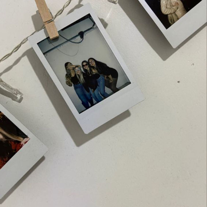 Polaroid%20pictures%20with%20fairy%20light%20&%20clips%20%7C%20Polaroids%20Wall%20Clip%20Fairy%20Led%20String%20Light%20%20%7C%209%20Polaroids%20+%209%20Clips%20+%20Fairy%20light%20-%20Image%203