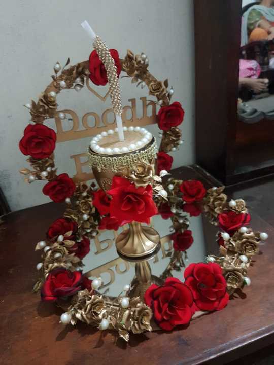 Doodh%20Pilai%20Glass%20%E2%80%93%20Handmade%20Wedding%20Rasam%20Glass%20with%20Red%20&%20Golden%20Floral%20Arrangement%20-%20Image%204