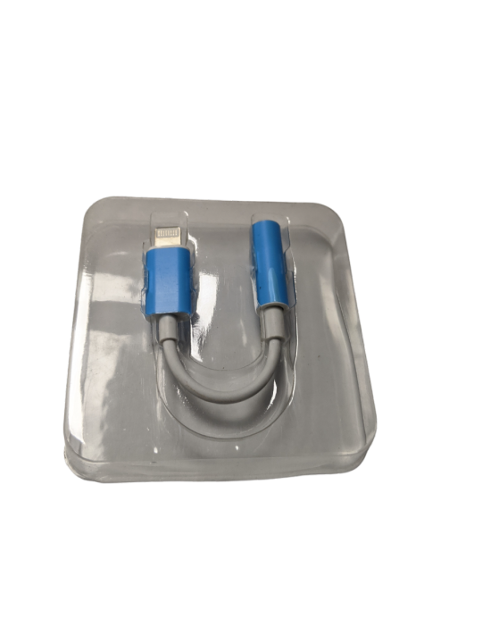Lightning%20to%20Headphone%20Jack%20Adopter%20-%20Image%203