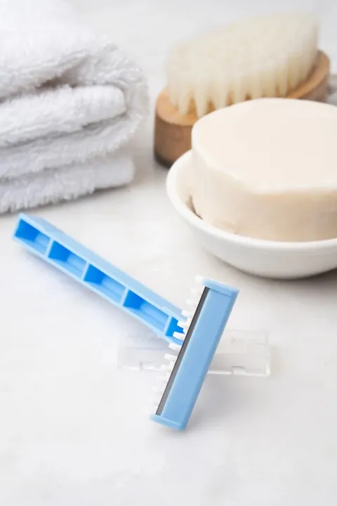 Treet%20Hygiene%20Body%20Razor%205s%20Pouch%20-%20Image%203