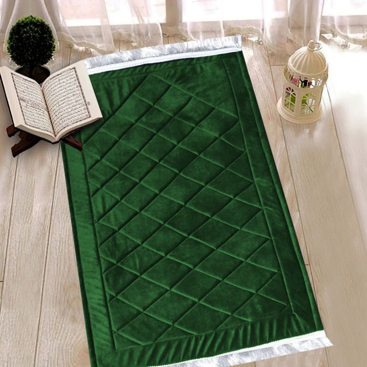 Luxury%20Anti-Slip%20Velvet%20Prayer%20Mat-Jaye%20Namaz%20Prayermat%20with%20foam-Quilted%20Jai%20Namaz%20%7C%20Janamaz%20-%20Image%208