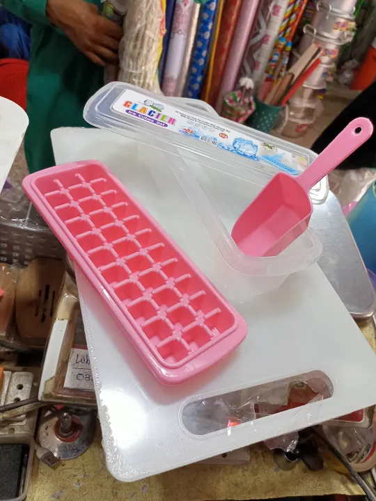 Ice%20cube%20tray%20Plastic%20with%20storage%20container%20Random%20Colors%20-%20Image%205
