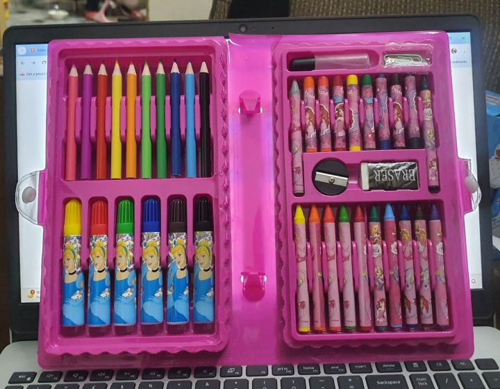 Children%20Drawing%20Art%20Set%20with%20Pencils,%20Markers,%20Watercolor%20Set,%20and%20Supplies%20-%20Creative%20Stationery%20Kit%20-%20Image%209