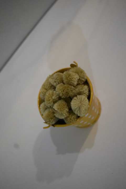 pom%20poms-2%20cm%20size%20-%20Image%205