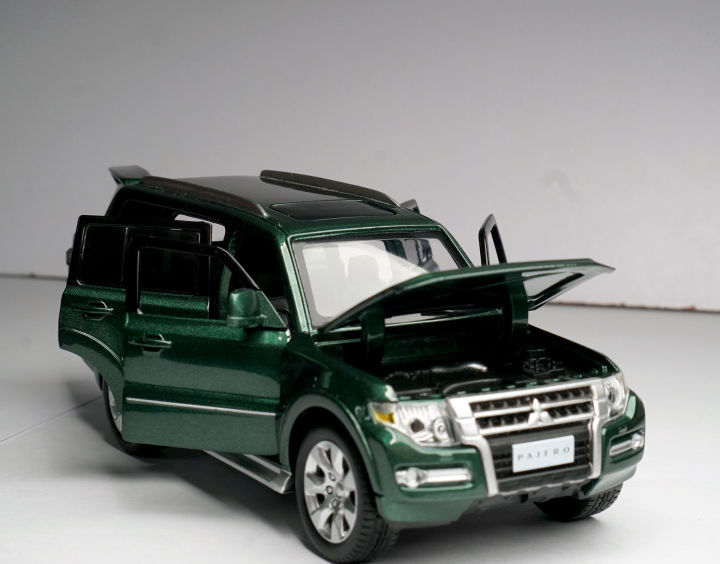 Mitsubishi%20Pajero%20Alloy%20Car%20Model%20Diecasts%20Toy%201:32%20Scale%20-%20Image%205