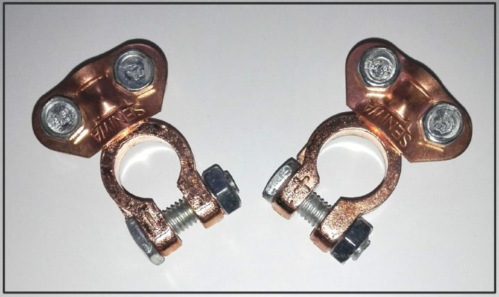 12v%20Car%20Battery%20Terminals%20Positive%20and%20Negative%20Connectors%20-%20Image%203