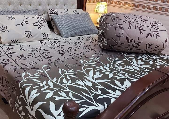 Doublebed%20Bed%20sheets%20Set%20King%20Size-%20100%25%20Cotton%20Bedsheets%20Double%20bed%20King-%20Printed%20Design%20Bedsheet%20Sets%20with%20Pillow%20Covers%20-%20Image%202