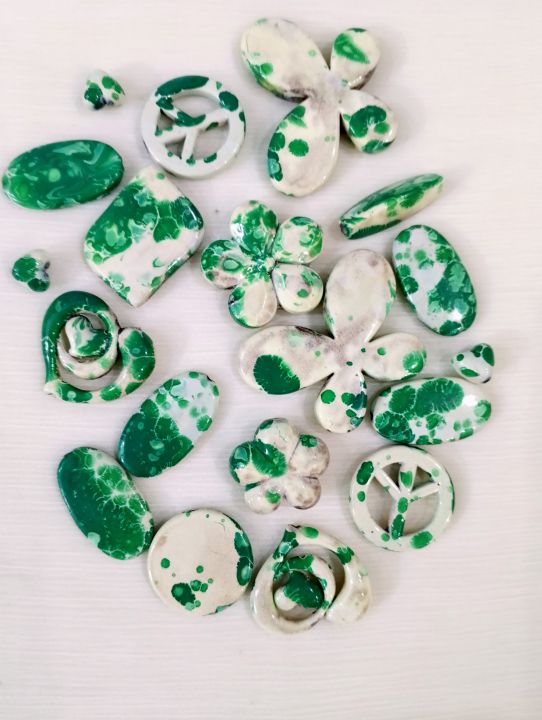 16%20%E2%80%93%2020pcs%20/%2043%20%E2%80%93%2047gms%20Marbled%20Green%20and%20White%20Mix%20Aesthetic%20Beads%20for%20Crafting%20%E2%80%93%20Unique%20Shapes%20for%20DIY%20Jewelry%20and%20Accessories%20-%20Image%202
