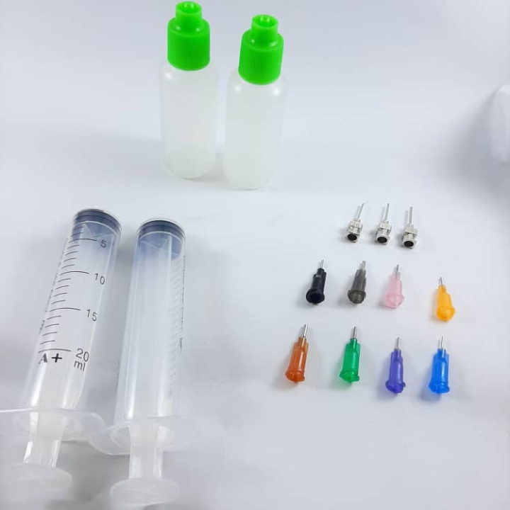 Henna%20Mehndi%20Applicator%20kit%20Mehndi%20Pen%20with%2002%20Syrinjes%2020ml%2002%20Bottles%20&%2011%20Nozzles%20For%20Creating%20Stunning%20Henna%20Designs%20-%20Image%204