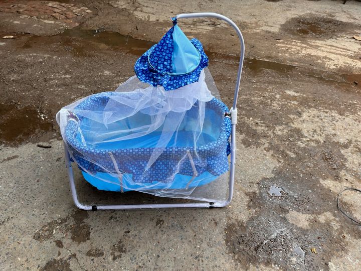 Baby%20Swing%20Cot%20&%20Cradle%20With%20Stand%20Support%20&%20Mosquito%20Net%20-%20Image%203