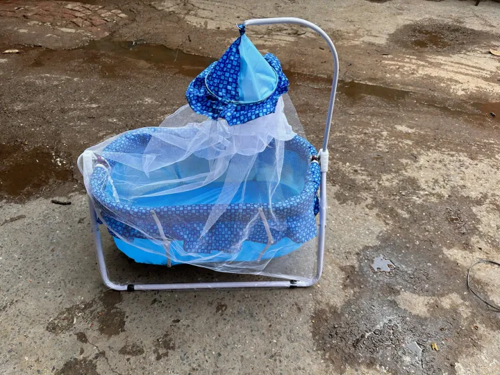 Baby%20Swing%20Cot%20&%20Cradle%20With%20Stand%20Support%20&%20Mosquito%20Net%20-%20Image%203