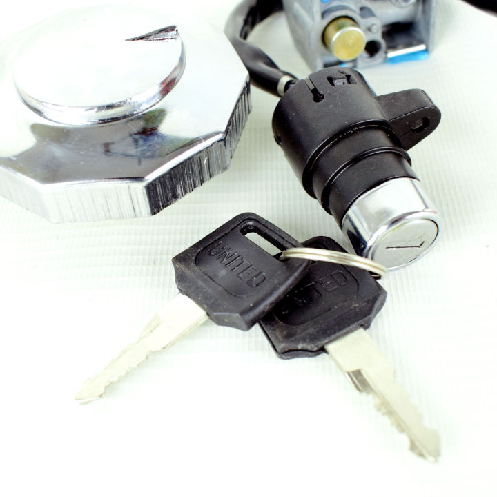 Lock%20Key%20Set%20(3%20Pieces)%20for%20United%2070cc/100cc%20Motorcycle%20%7C%20Ignition%20Switch%20Kit%20US70/US100%20Bike%20%7C%20United%20Genuine%20Parts%20%7C%20United%20Motorcycles%20Spare%20Parts%20-%20Image%203
