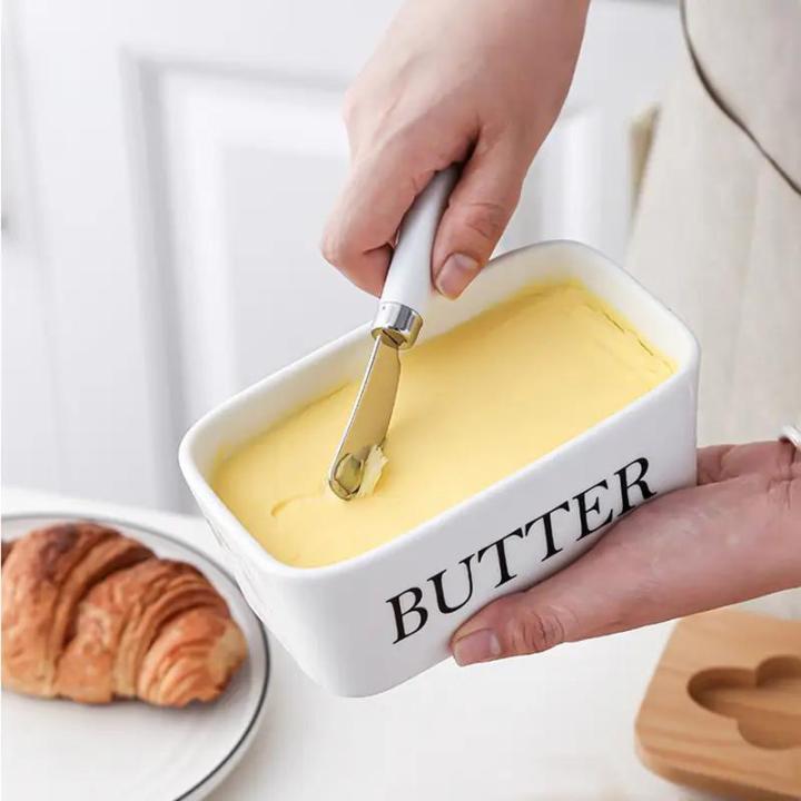 Elegant%20Porcelain%20Butter%20Dish%20with%20Knife,%20Large%20Ceramic%20Butter%20Dish%20with%20Lid%20and%20Natural%20Oak%20Wood%20Cover%20for%20Kitchen%20Decor%20and%20Accessories%20for%20Kitchen%20Gift,%20White%20-%20Image%204