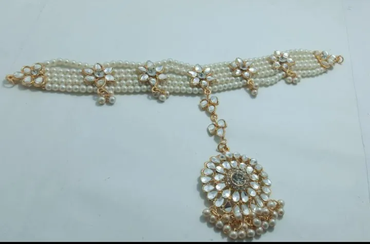 Shop%20Now%20for%20Exquisite%20Sheesh%20Matha%20Patti:%20Available%20in%20Red/Golden/Silver/White!%20-%20Image%205