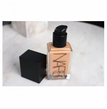 NRS%20Light%20Reflecting%20Advanced%20Skincare%20Foundation%20-%20Image%203