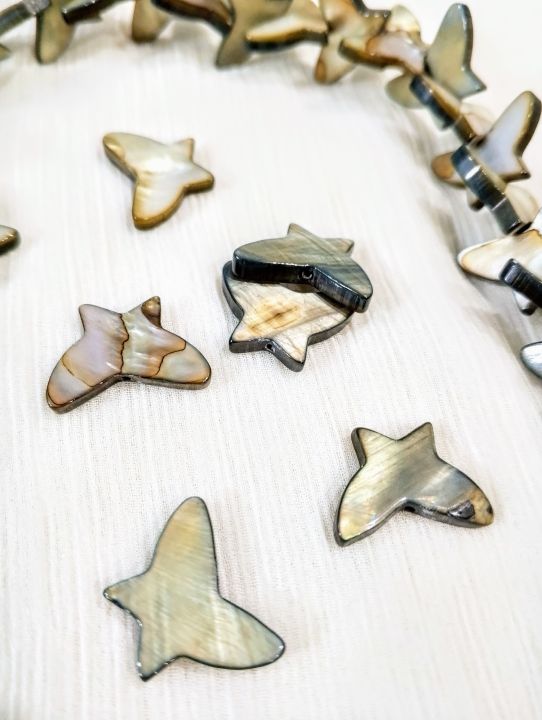 15pcs%20Natural%20Flat%20Butterfly%20Black%20or%20Beige%20border%20Mother%20of%20Pearl%20Abalone%20Sea%20Shell%20Beads%20for%20Crafting%20-%20DIY%20Crafting%20Elegant%20Jewelry%20Making%20Supplies%20-%20Image%202