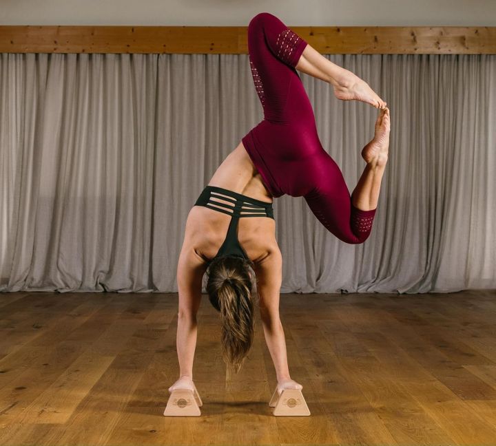 Heavy-Duty%20Wooden%20Parallettes%20for%20Calisthenics%20%E2%80%93%20Perfect%20for%20Push-Ups,%20Dips%20&%20Handstands%20%7C%20Push%20up%20Bars%20%7C%20Ideal%20for%20Gymnastics%20&%20Fitness%20%7C%20%20%7C%20Home%20Gym%20Workout%20Equipment%20%7C%20%20%20%7C%20Push%20up%20stands%20for%20exercise%20%7C%20Anti%20slip%20base%20-%20Image%206