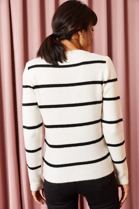 Ola%20Store%20Women's%20Ecru%20Striped%20Soft%20Textured%20Knitwear%20Sweater%20KZK-19000187%20-%20Image%206