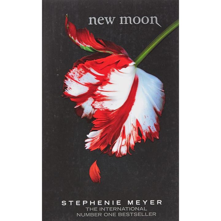 New moon Novel by Stephenie Meyer