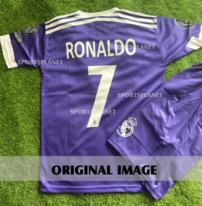 Kids%20Cristiano%20RONALDO%207%20Real%20Madrid%202017%20Purple%20Kit%20Shirt%20and%20Short%20-%20Image%204